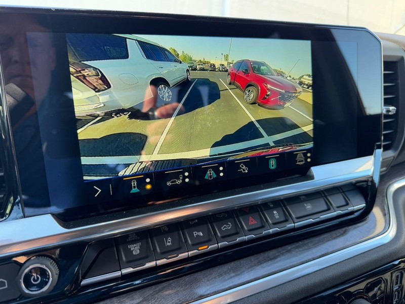Chevrolet Silverado 2500HD Vehicle Image 20