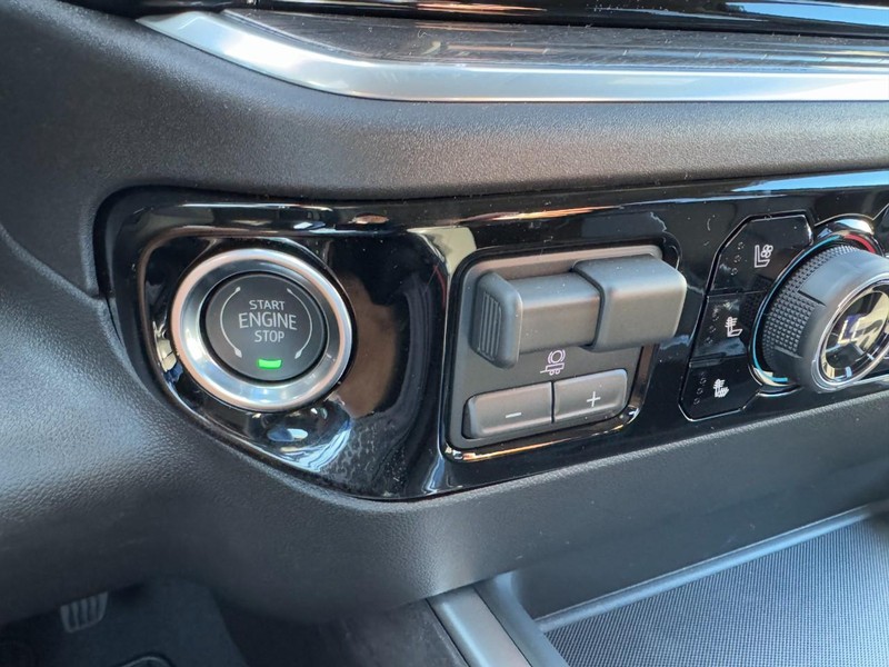 Chevrolet Silverado 2500HD Vehicle Image 21