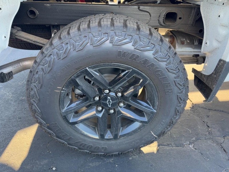 Chevrolet Silverado 1500 Vehicle Image 05