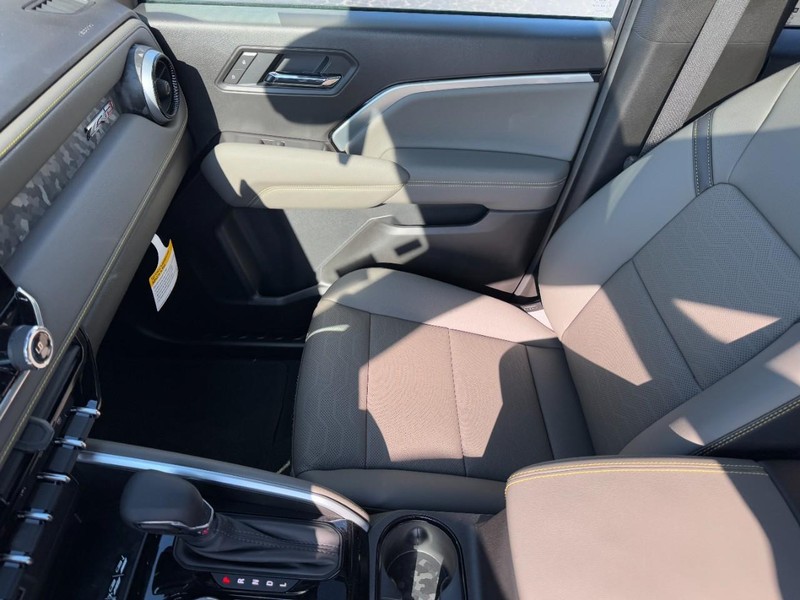 Chevrolet Colorado Vehicle Image 10