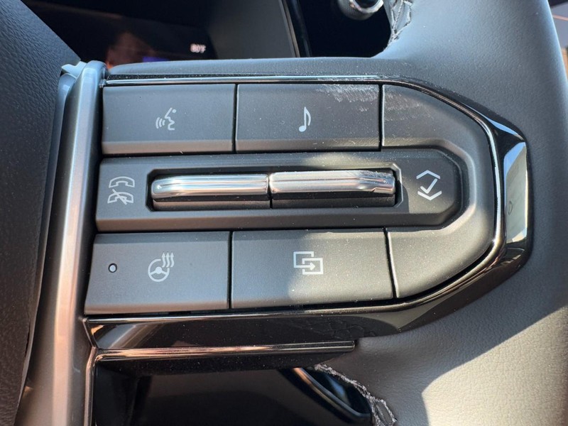 Chevrolet Colorado Vehicle Image 14