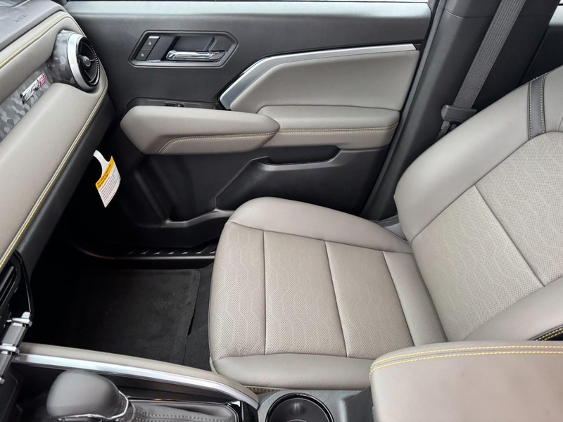 Chevrolet Colorado Vehicle Image 09