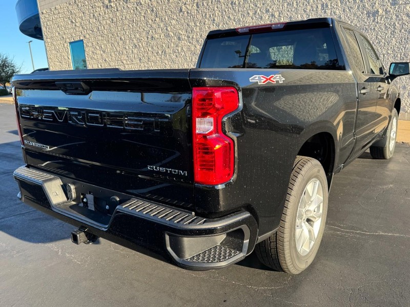 Chevrolet Silverado 1500 Vehicle Image 03