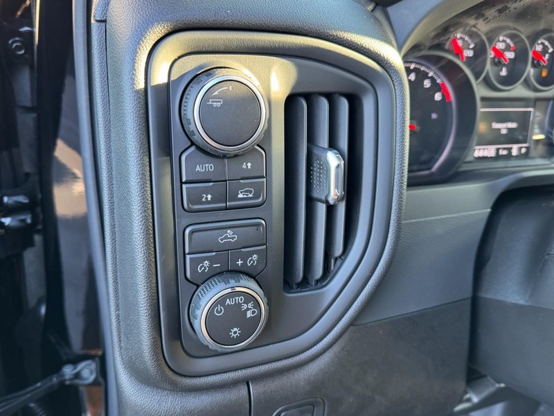 Chevrolet Silverado 1500 Vehicle Image 11