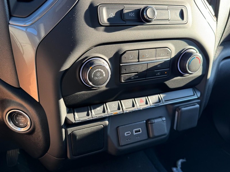 Chevrolet Silverado 1500 Vehicle Image 13