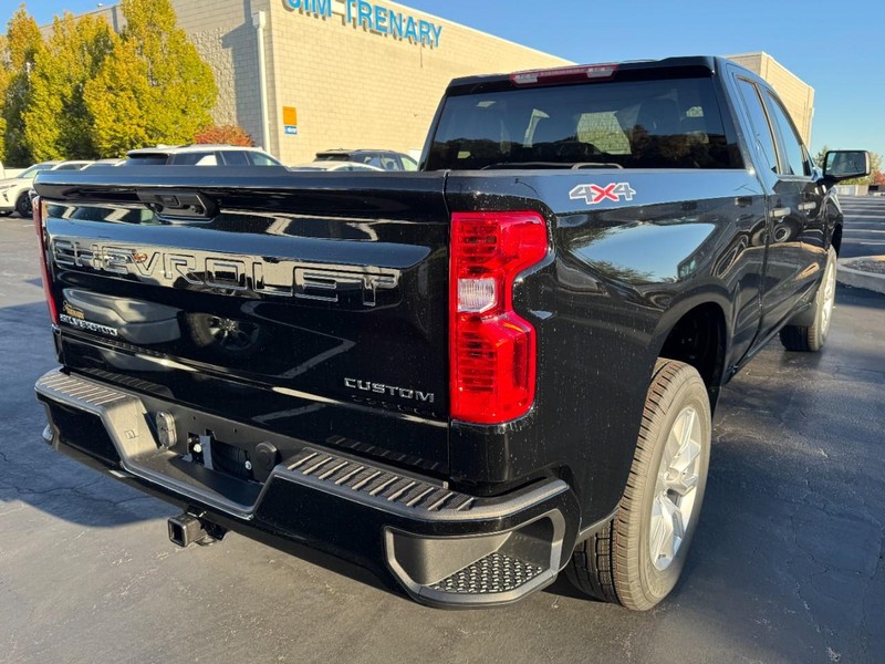 Chevrolet Silverado 1500 Vehicle Image 03