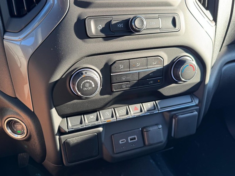 Chevrolet Silverado 1500 Vehicle Image 14