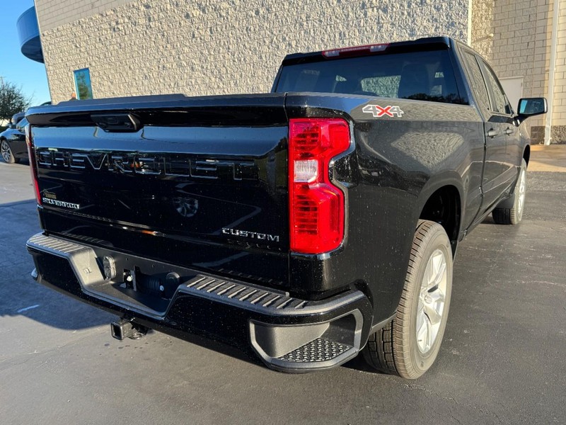 Chevrolet Silverado 1500 Vehicle Image 03