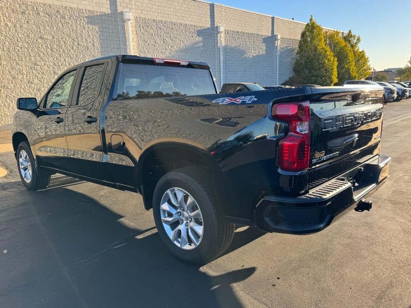 Chevrolet Silverado 1500 Vehicle Image 05