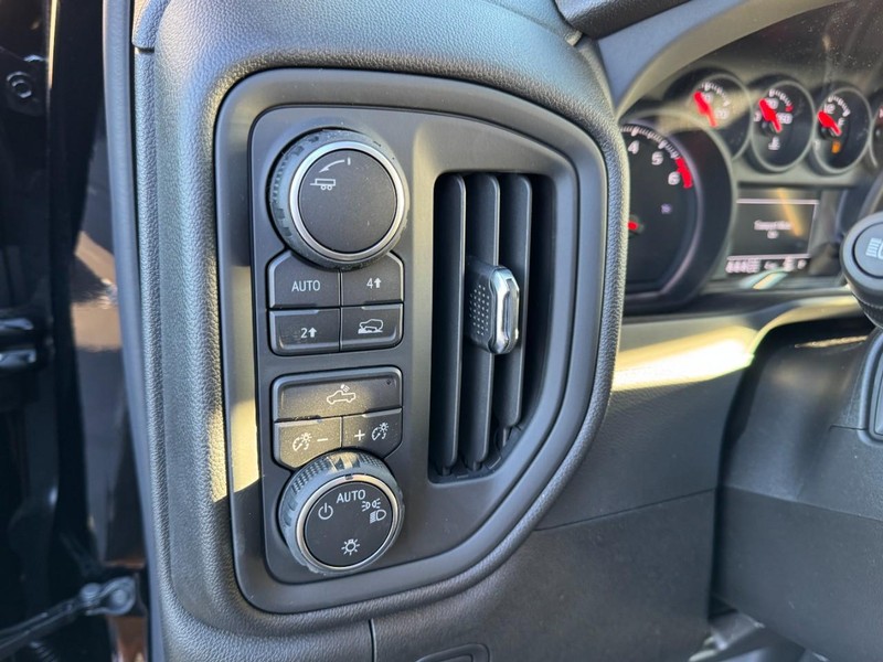 Chevrolet Silverado 1500 Vehicle Image 11