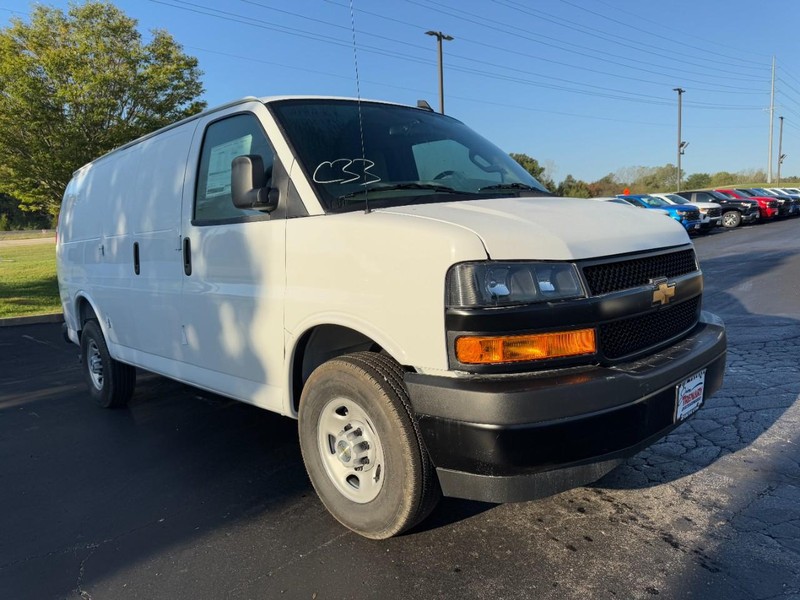 Chevrolet Express Cargo Van Vehicle Image 02