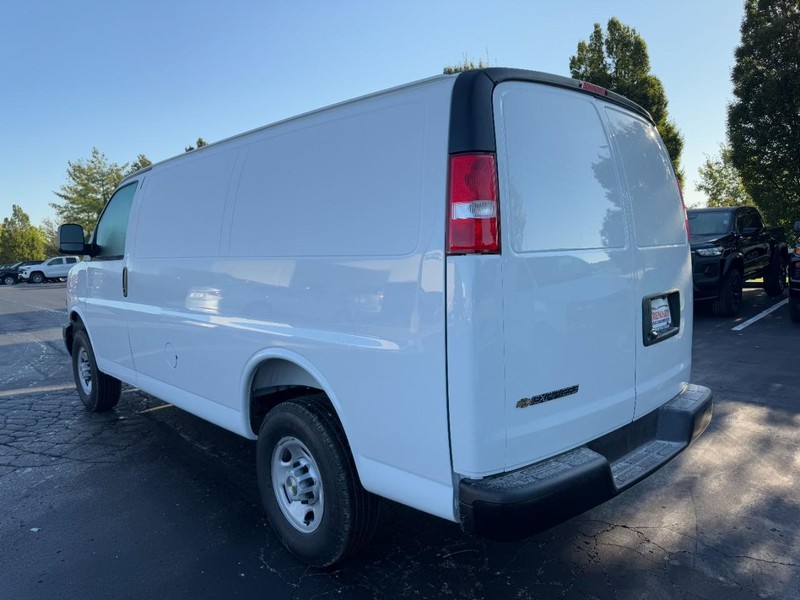 Chevrolet Express Cargo Van Vehicle Image 05