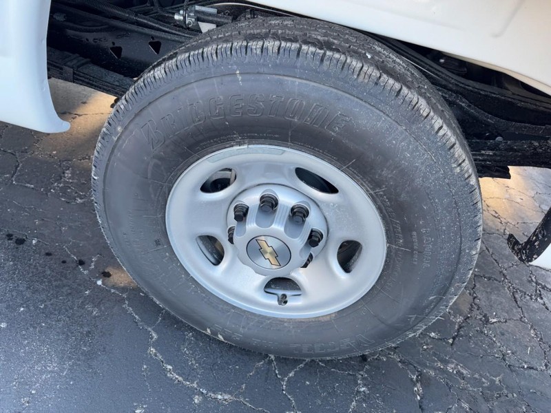 Chevrolet Express Cargo Van Vehicle Image 06