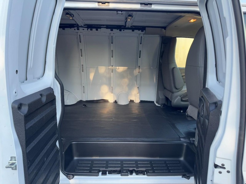 Chevrolet Express Cargo Van Vehicle Image 07