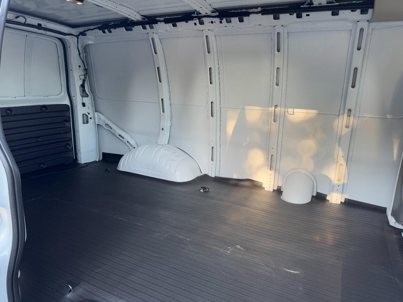Chevrolet Express Cargo Van Vehicle Image 08