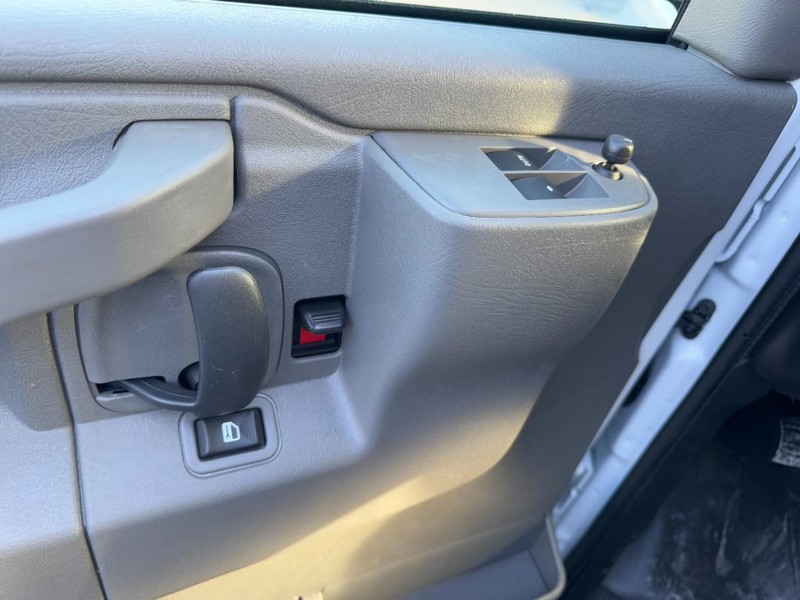 Chevrolet Express Cargo Van Vehicle Image 11