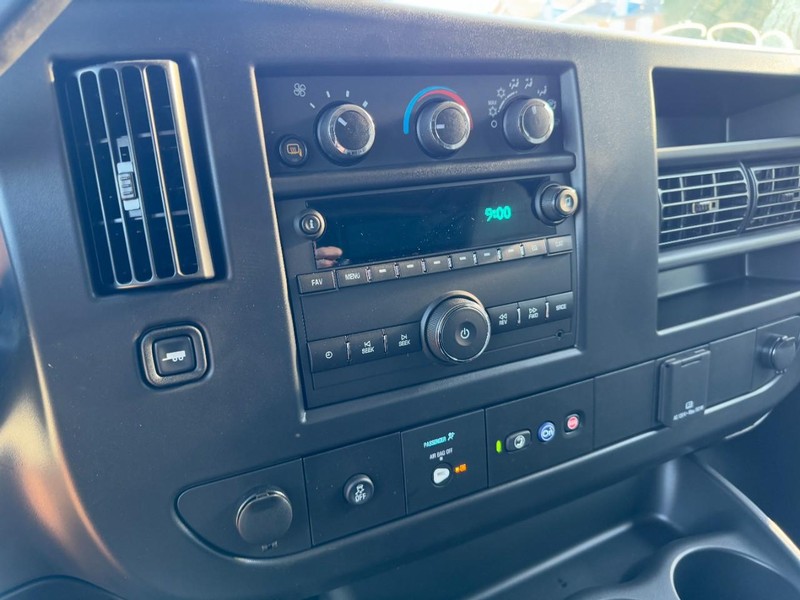 Chevrolet Express Cargo Van Vehicle Image 13