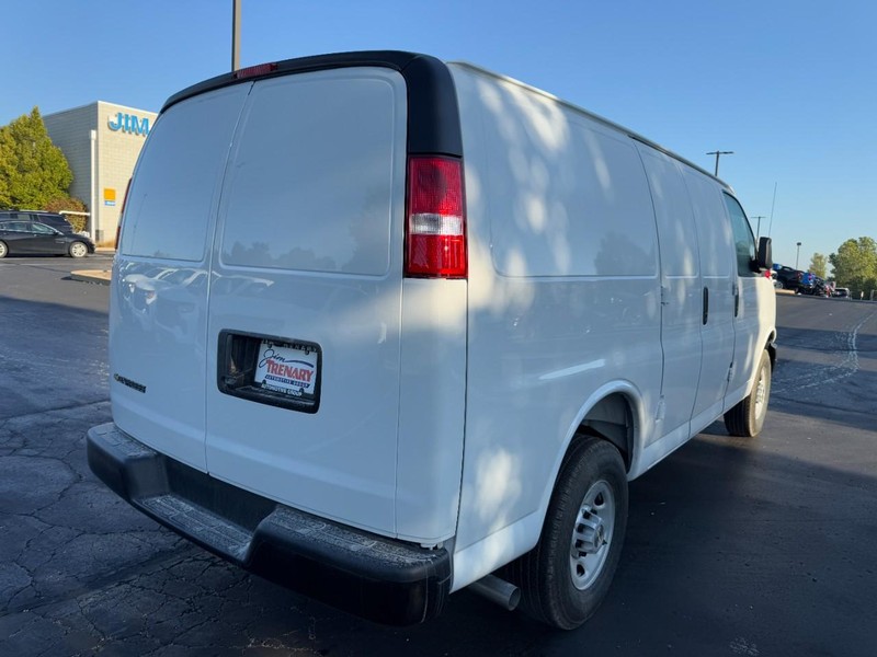 Chevrolet Express Cargo Van Vehicle Image 03