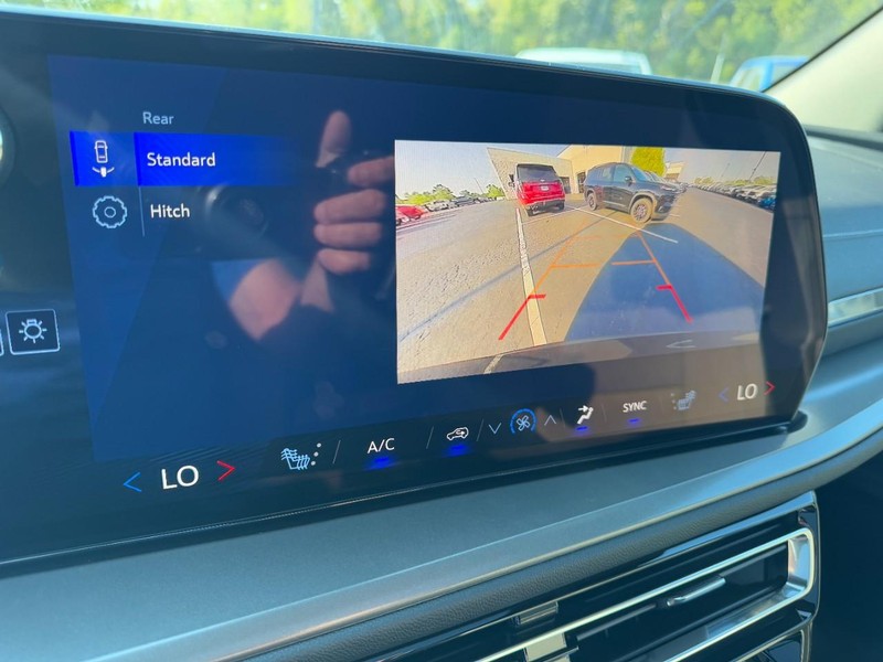 Chevrolet Traverse Vehicle Image 18