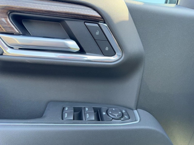 Chevrolet Silverado 1500 Vehicle Image 12