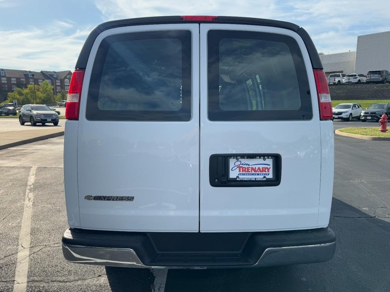 Chevrolet Express Cargo Van Vehicle Image 04