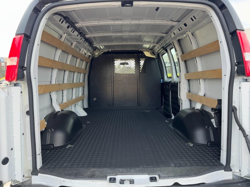 Chevrolet Express Cargo Van Vehicle Image 06