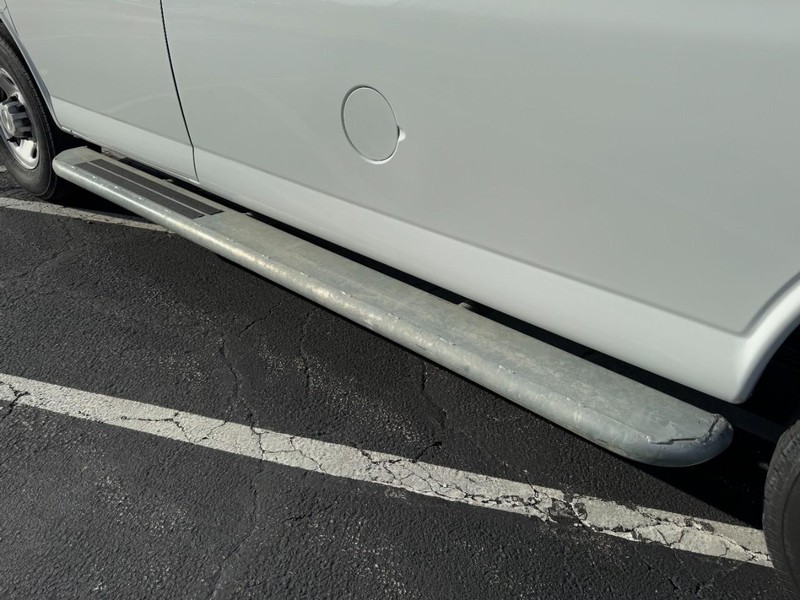 Chevrolet Express Cargo Van Vehicle Image 07