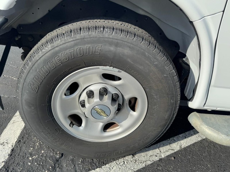 Chevrolet Express Cargo Van Vehicle Image 08