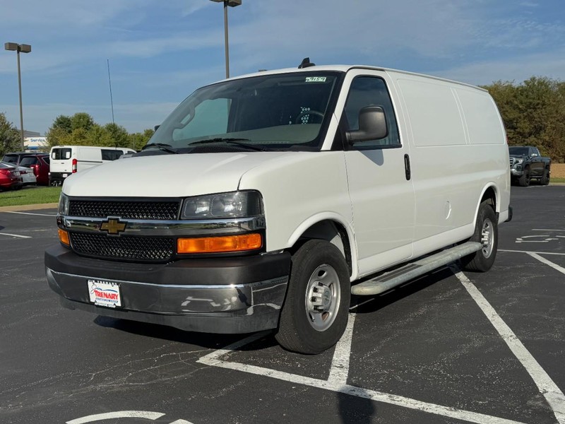 Chevrolet Express Cargo Van Vehicle Image 09