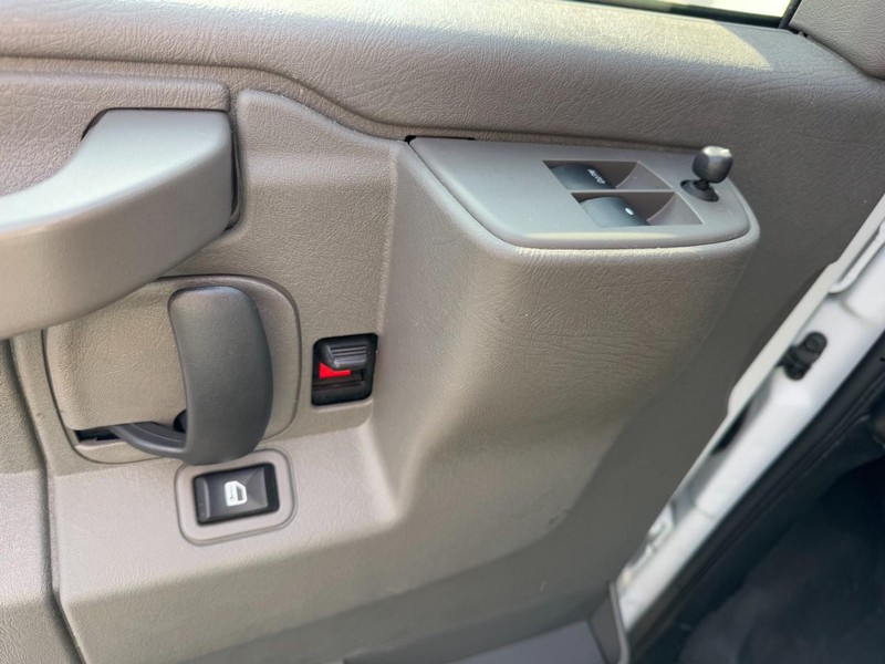 Chevrolet Express Cargo Van Vehicle Image 13