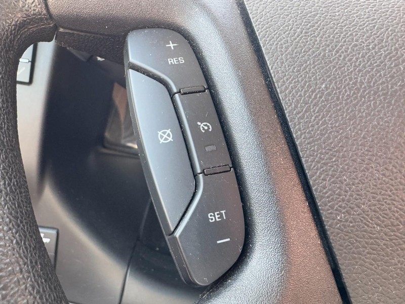 Chevrolet Express Cargo Van Vehicle Image 15