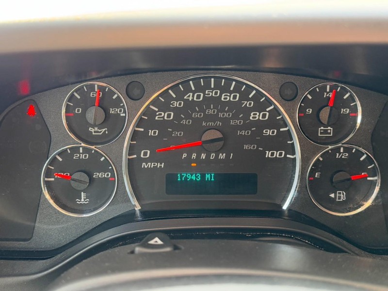 Chevrolet Express Cargo Van Vehicle Image 18