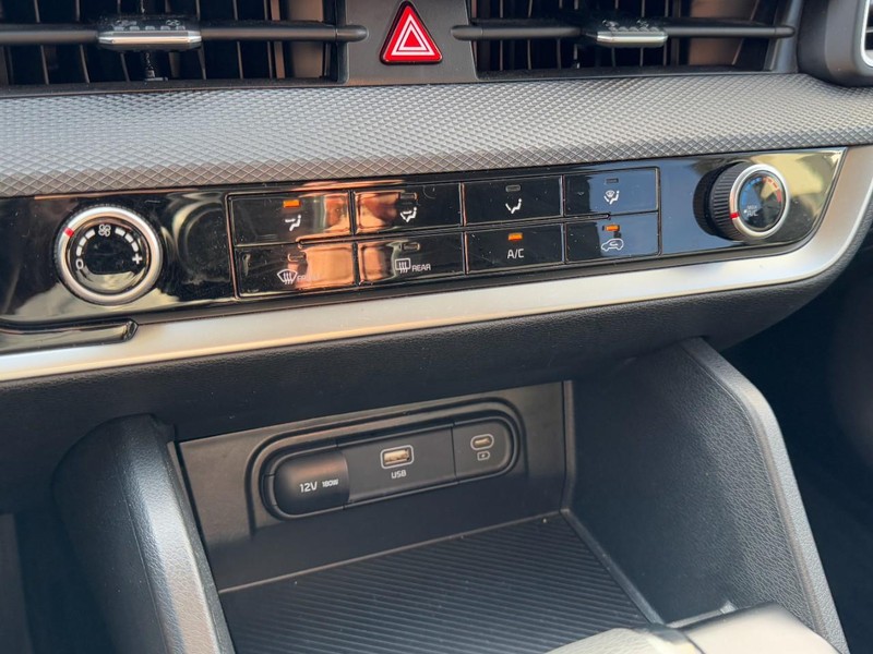 Kia Sportage Vehicle Image 18