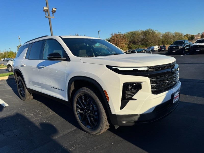 Chevrolet Traverse Vehicle Image 02