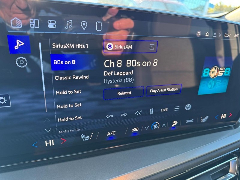 Chevrolet Traverse Vehicle Image 15