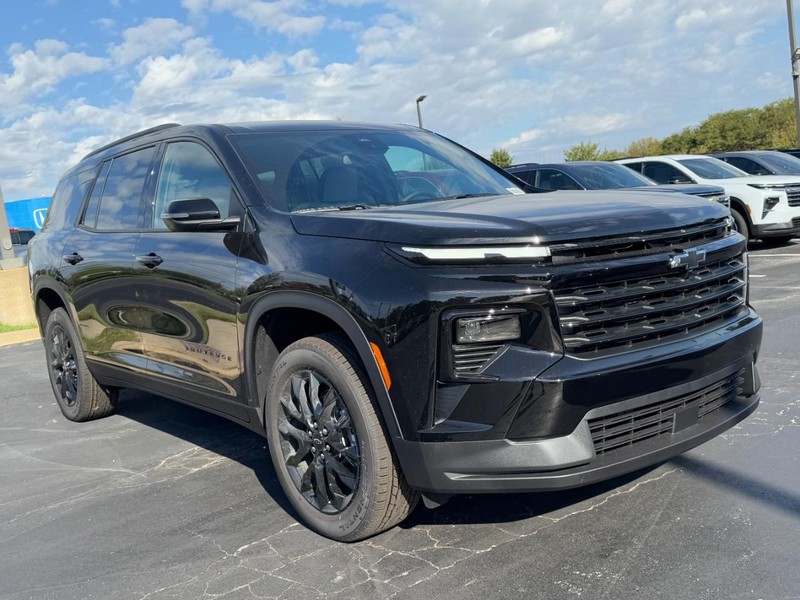 Chevrolet Traverse Vehicle Image 02