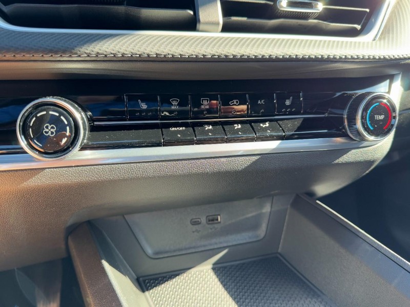 Chevrolet Equinox Vehicle Image 13