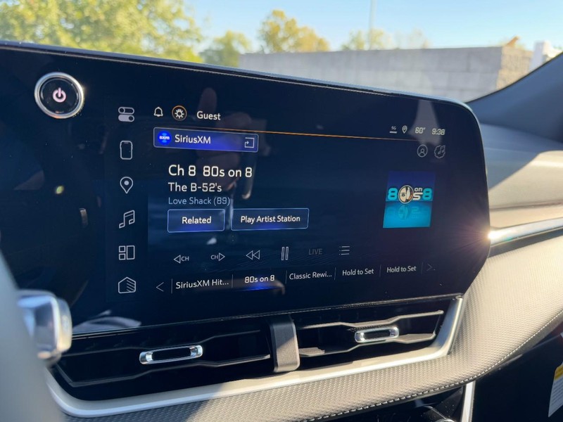 Chevrolet Equinox Vehicle Image 14