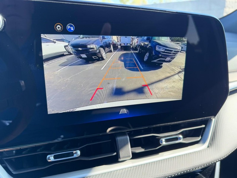 Chevrolet Equinox Vehicle Image 16