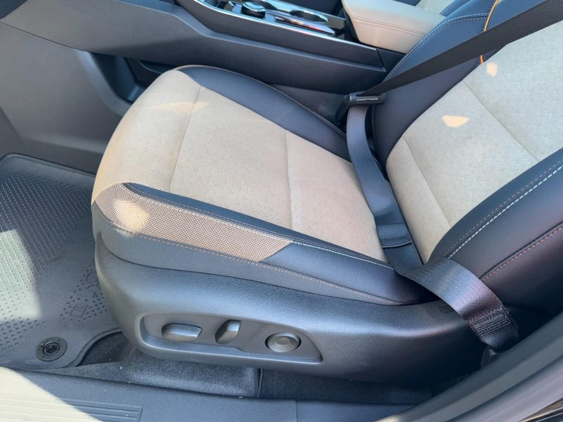 Chevrolet Equinox Vehicle Image 10