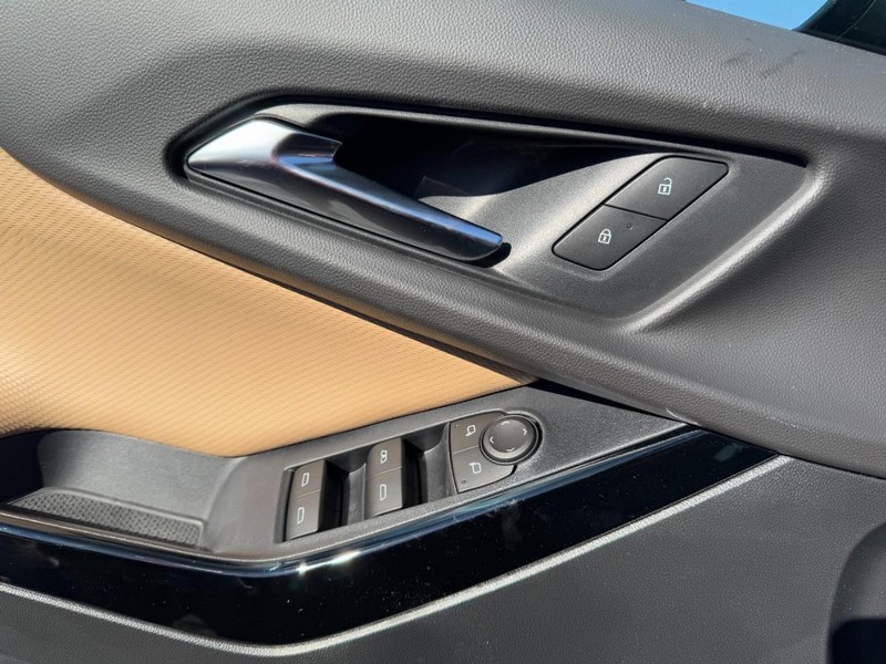 Chevrolet Equinox Vehicle Image 11