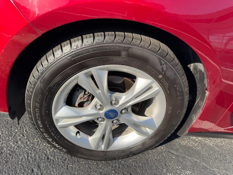 Ford Focus Vehicle Image 07