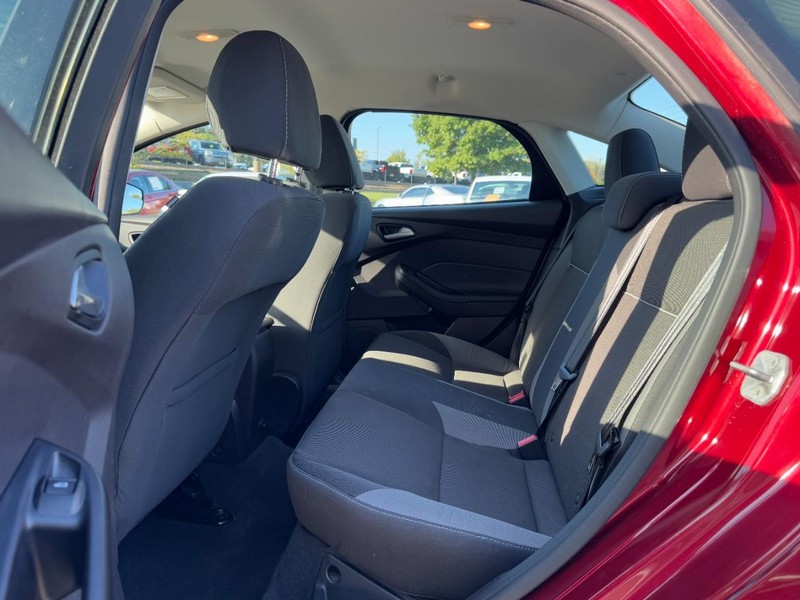 Ford Focus Vehicle Image 10