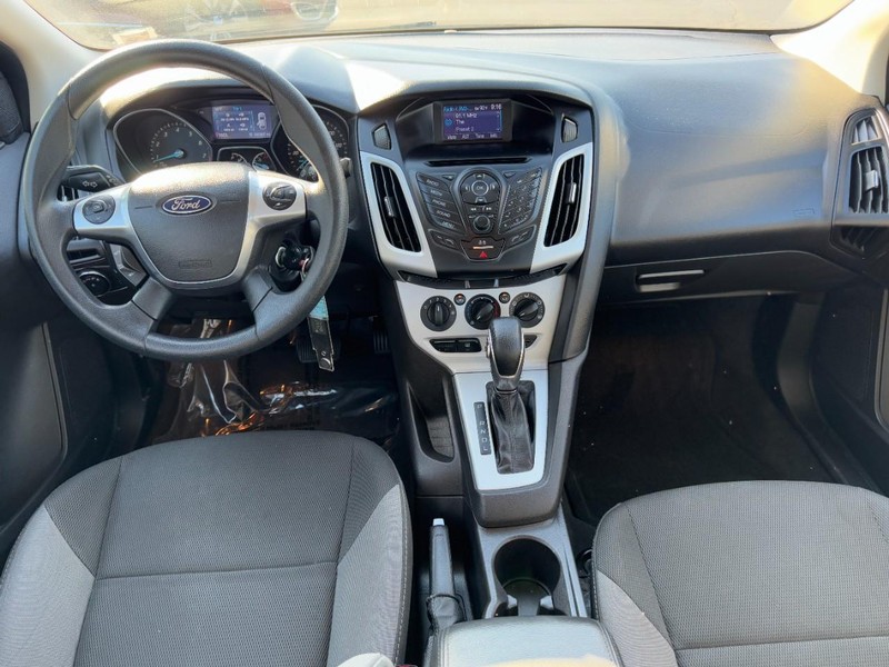 Ford Focus Vehicle Image 11