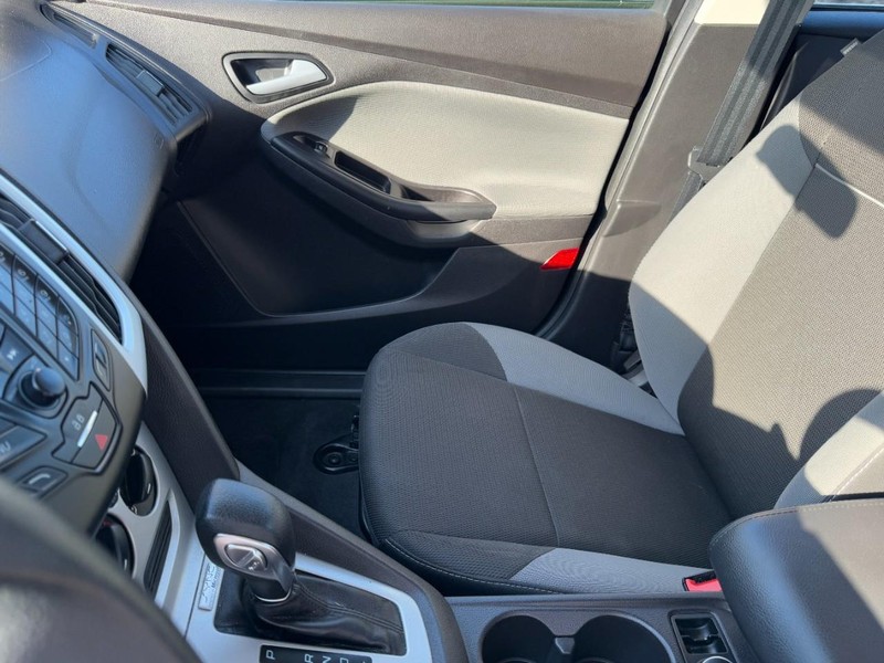 Ford Focus Vehicle Image 13