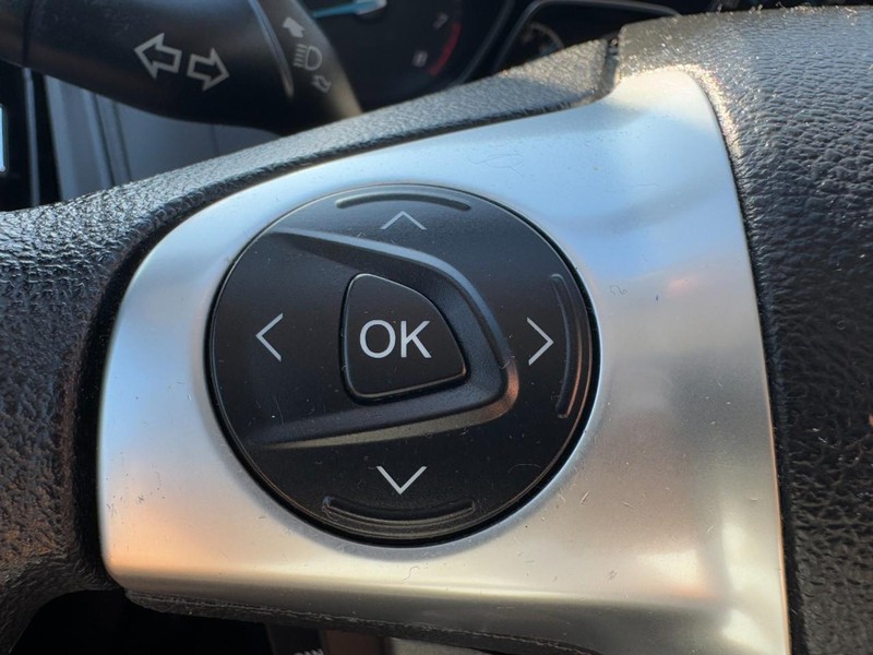 Ford Focus Vehicle Image 16