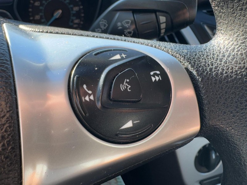 Ford Focus Vehicle Image 17