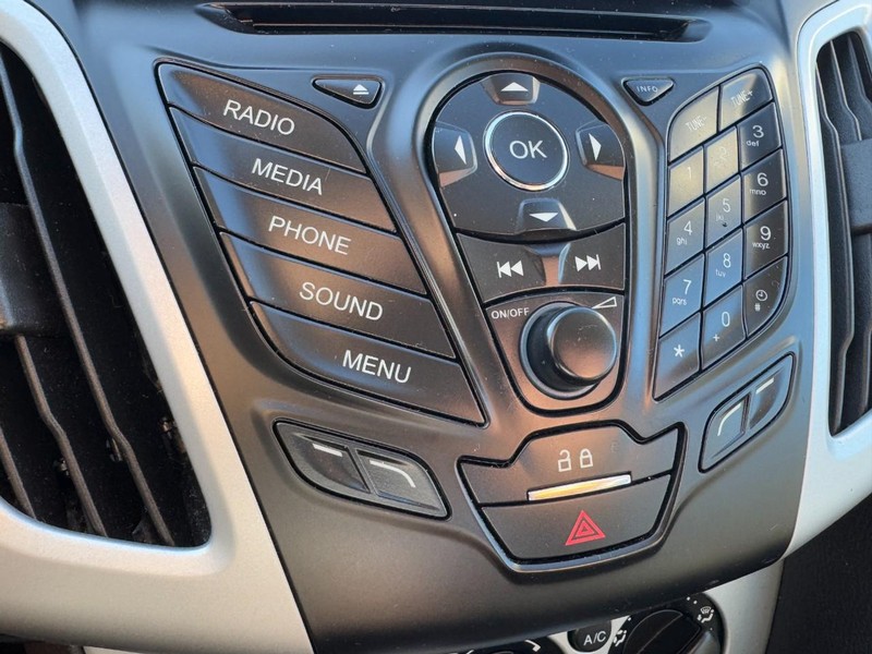 Ford Focus Vehicle Image 19