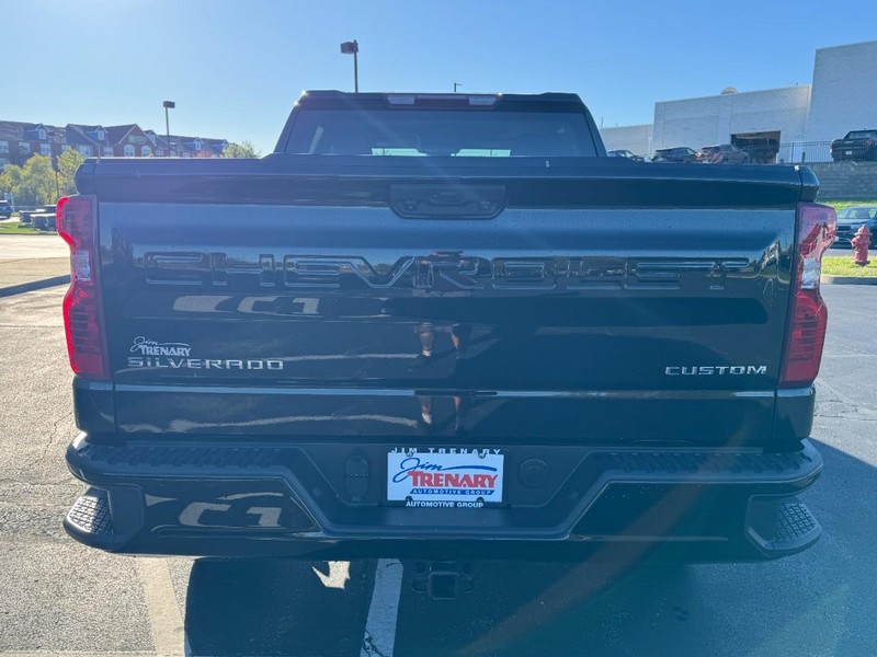 Chevrolet Silverado 1500 Vehicle Image 04