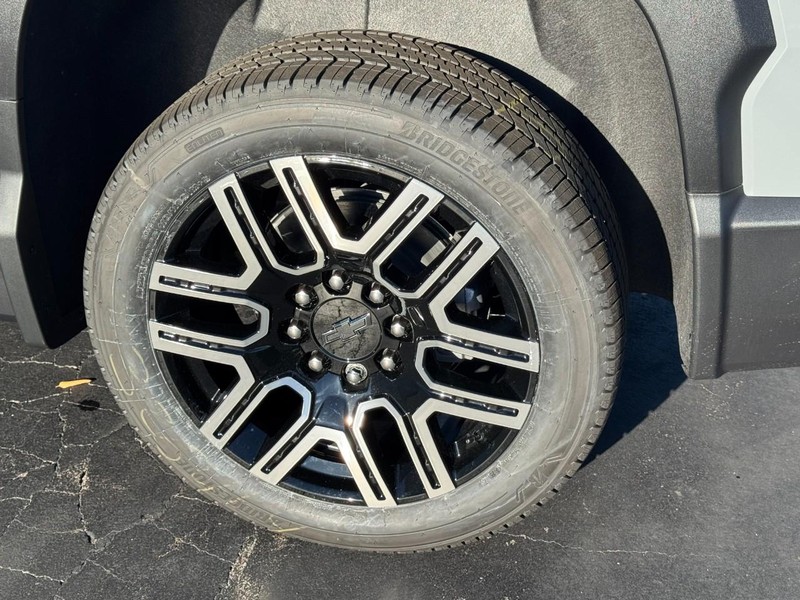 Chevrolet Silverado EV Vehicle Image 06